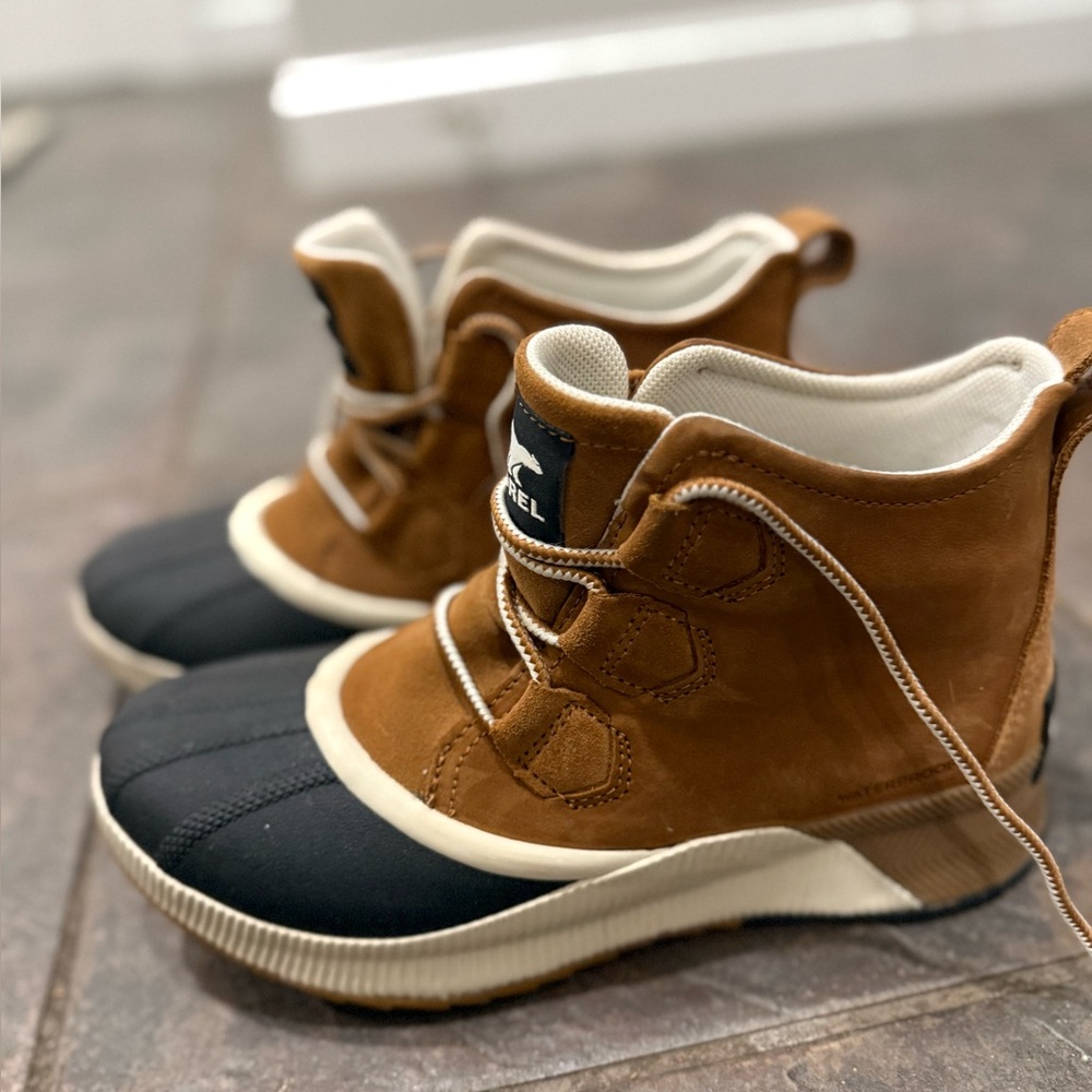 Sorel Out N About women’s Brown and Black Boots size 7.5